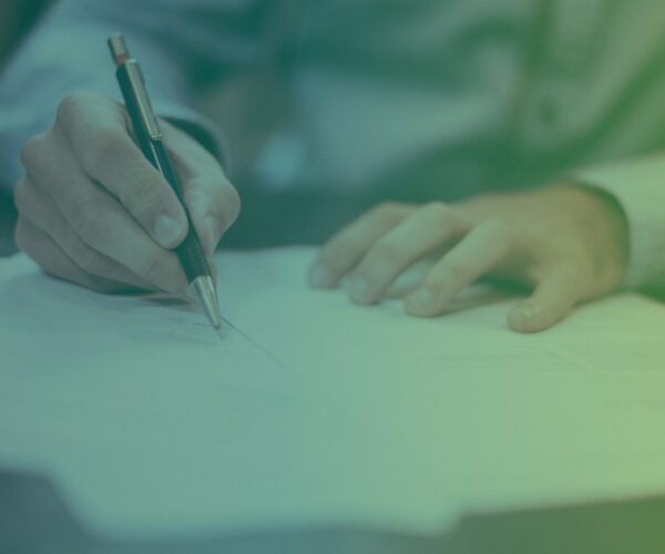 ein vertrag wird unterzeichnet